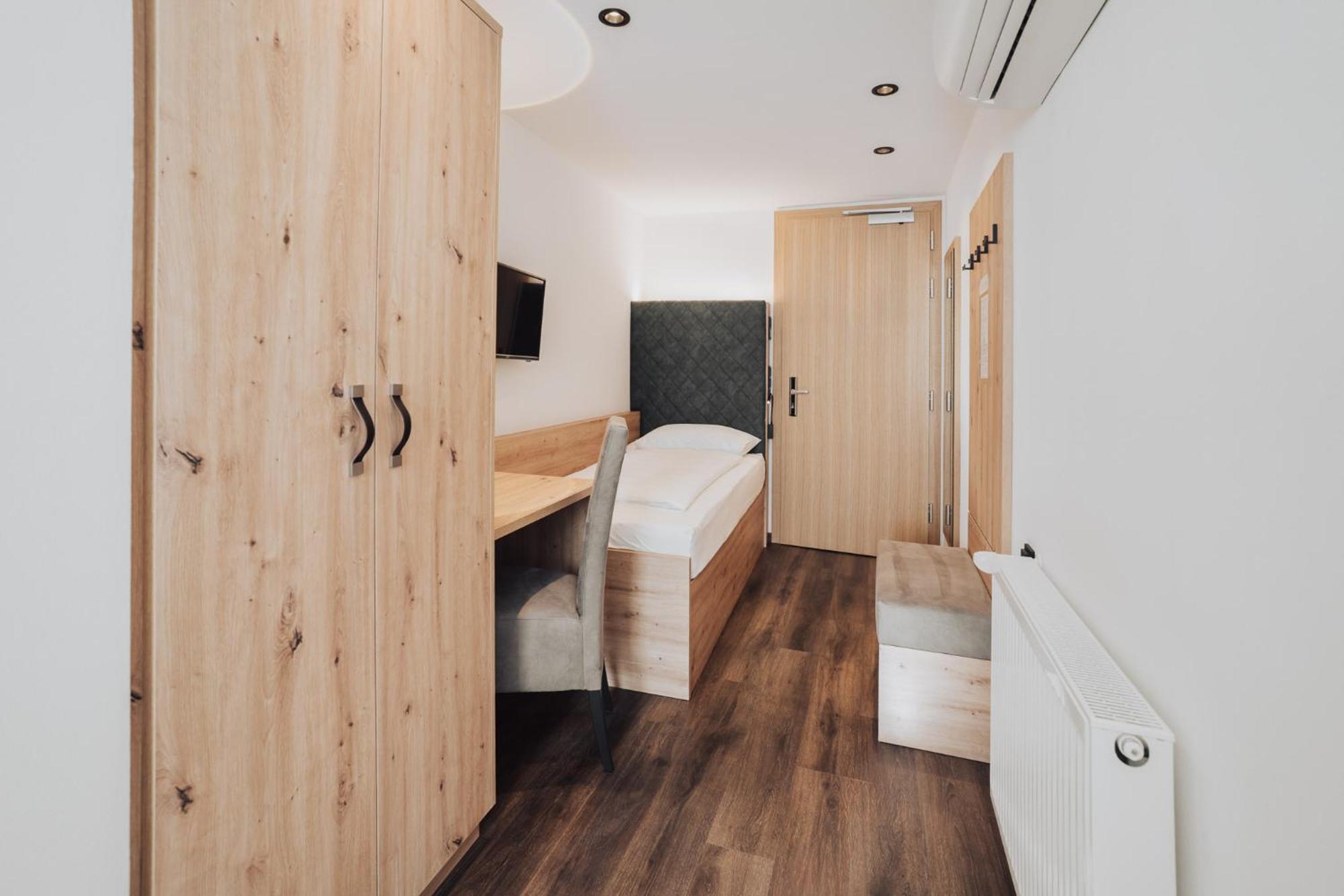Feichter Hotel & Bistro Больцано Экстерьер фото