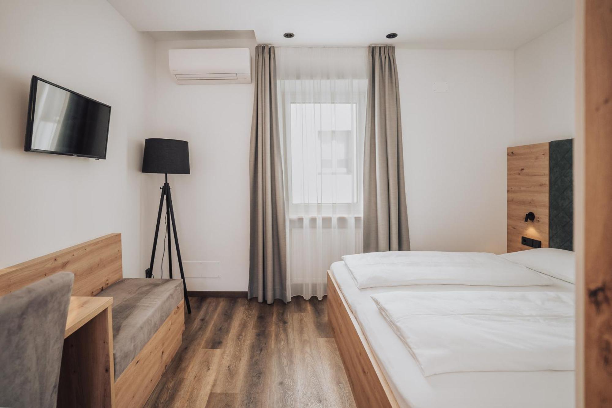 Feichter Hotel & Bistro Больцано Экстерьер фото