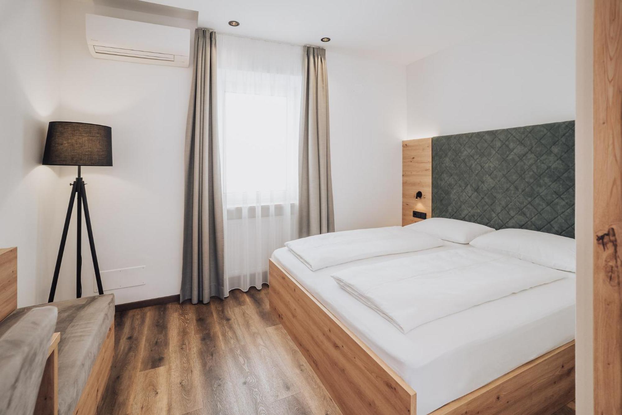 Feichter Hotel & Bistro Больцано Экстерьер фото