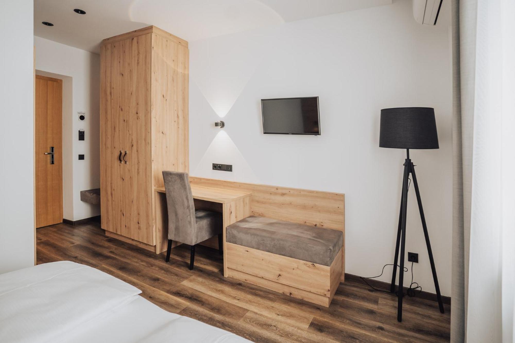 Feichter Hotel & Bistro Больцано Экстерьер фото